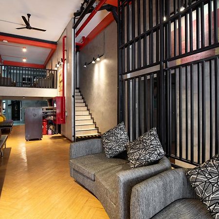 Buri Hostel Bangkok Exterior photo