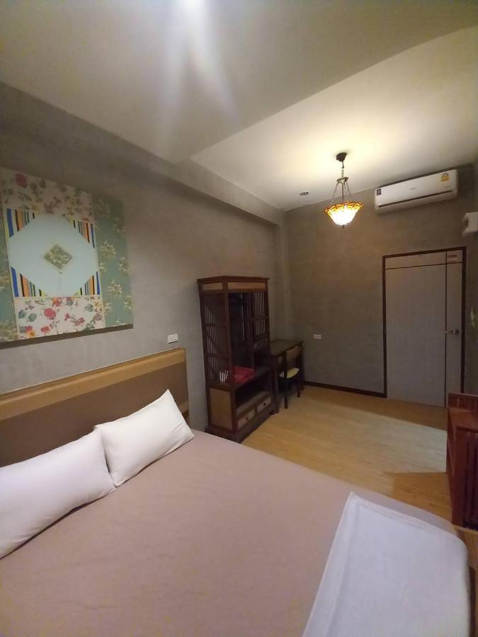 Buri Hostel Bangkok Exterior photo