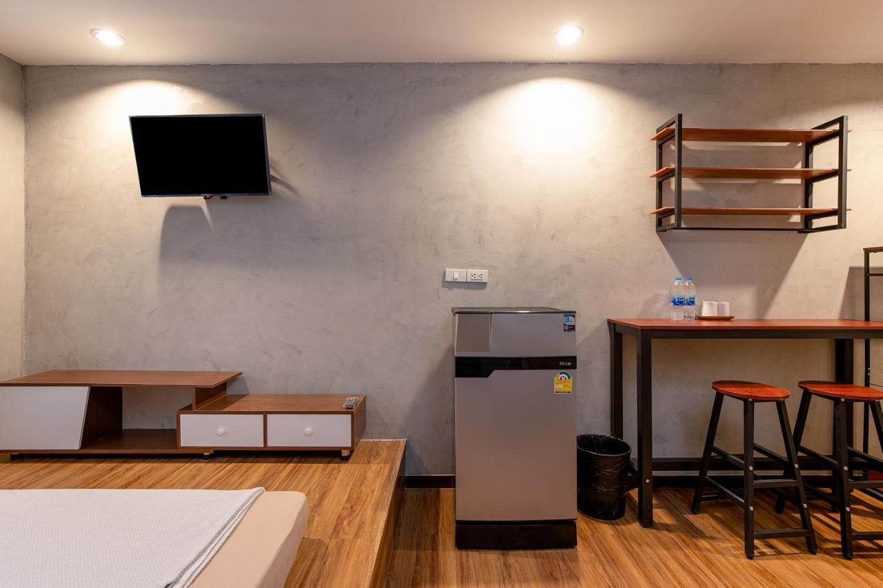 Buri Hostel Bangkok Exterior photo