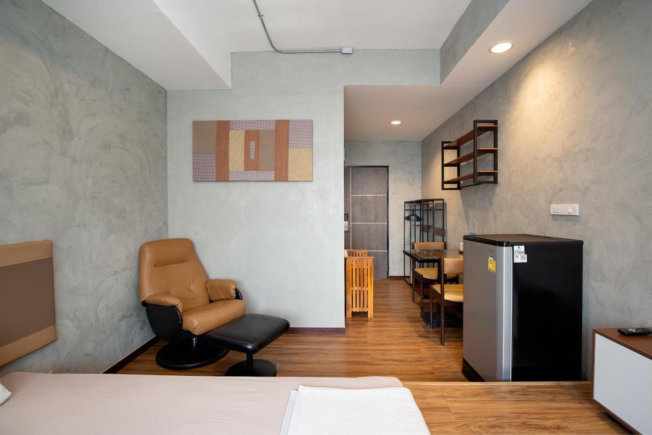 Buri Hostel Bangkok Exterior photo